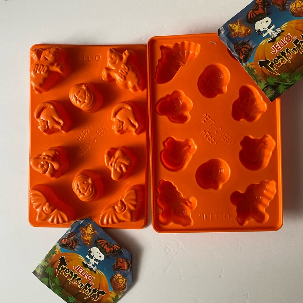 Vintage NEW Jello Brand Halloween JIGGLERS Mold Treats Peanuts Snoopy